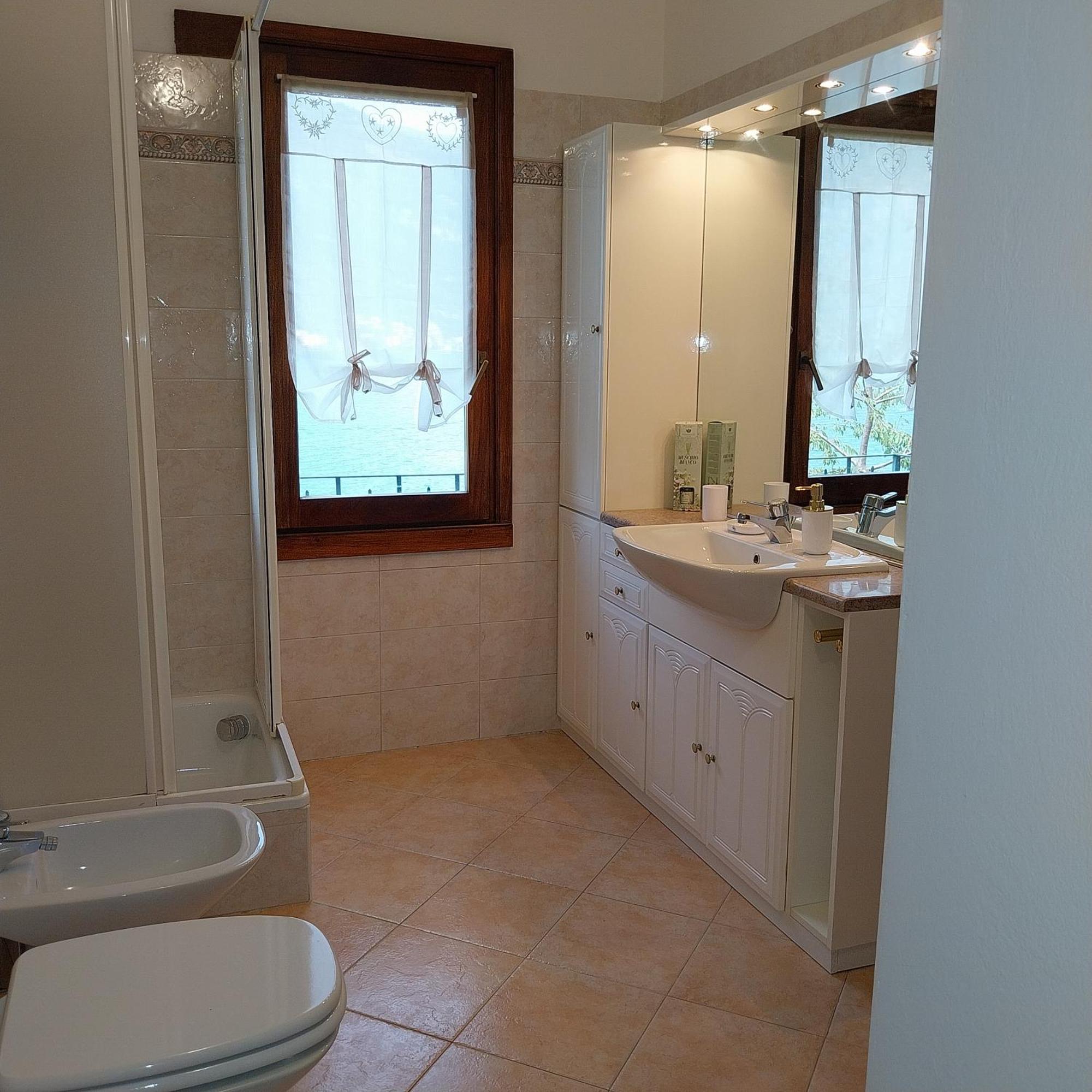 Casa Peppo Apartment Lezzeno Luaran gambar