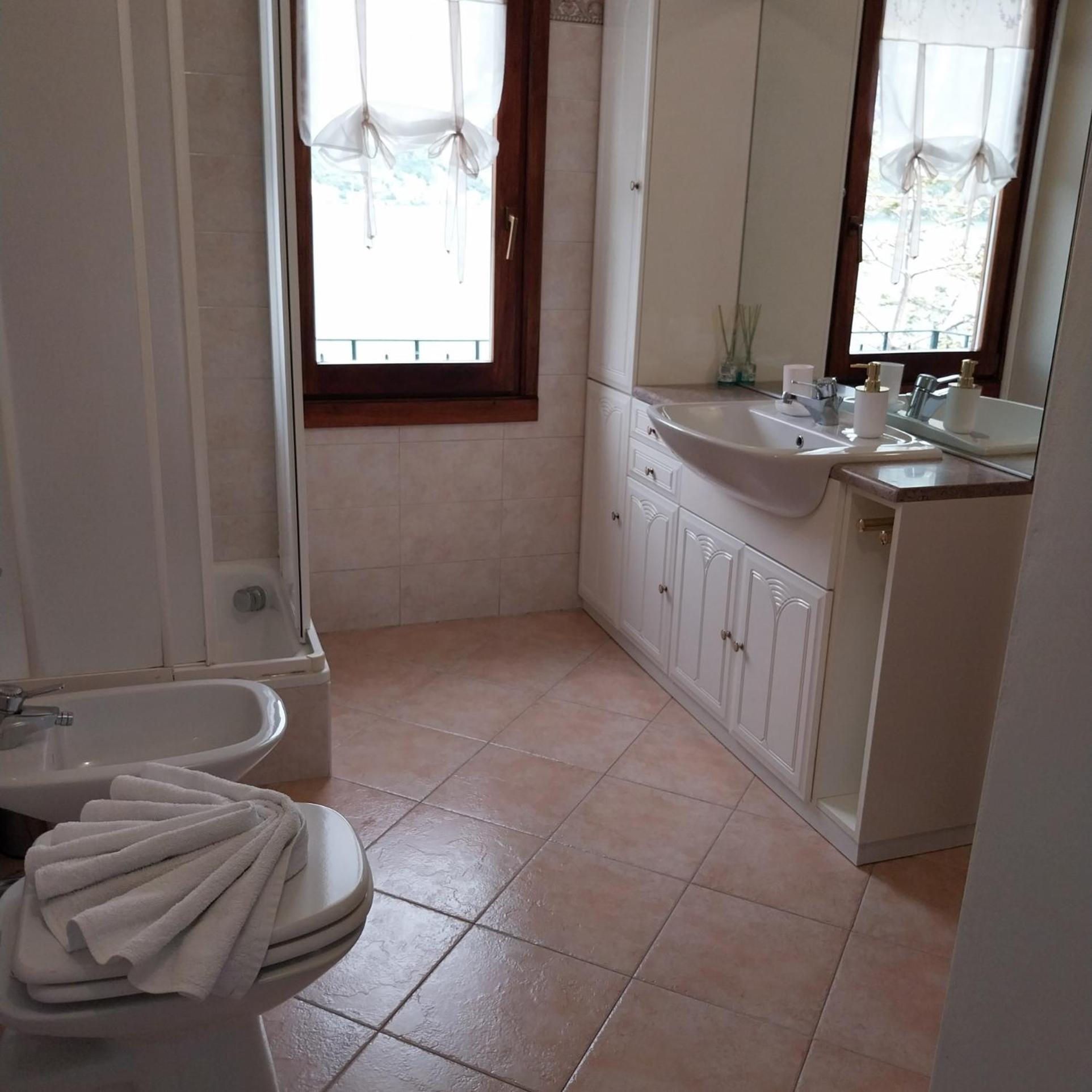 Casa Peppo Apartment Lezzeno Luaran gambar
